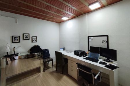 Casa à venda com 400m², 5 quartos e 4 vagas Casa à venda com 400m², 5 quartos e 4 vagasQuarto 4