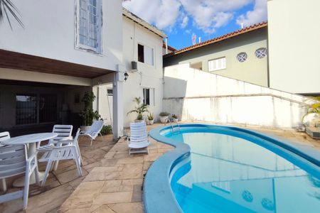 Casa à venda com 400m², 5 quartos e 4 vagas Casa à venda com 400m², 5 quartos e 4 vagasÁrea comum - Piscina