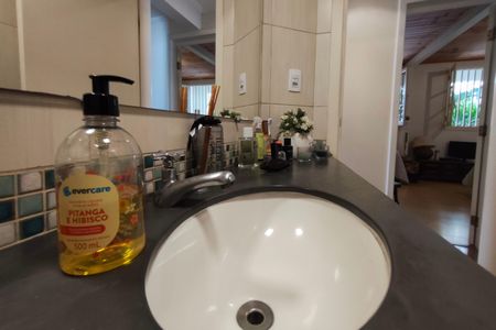 Casa à venda com 400m², 5 quartos e 4 vagas Casa à venda com 400m², 5 quartos e 4 vagasBanheiro Social