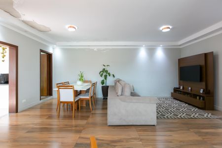 Casa para alugar com 250m², 2 quartos e 3 vagas Casa para alugar com 250m², 2 quartos e 3 vagasSala