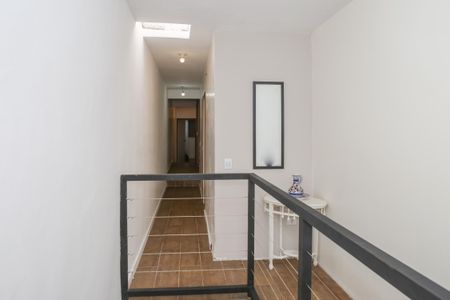 Casa à venda com 200m², 4 quartos e 1 vaga Casa à venda com 200m², 4 quartos e 1 vagaCorredor