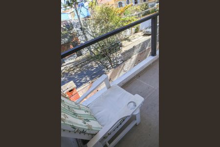 Casa à venda com 200m², 4 quartos e 1 vaga Casa à venda com 200m², 4 quartos e 1 vagaSacada do Quarto 1 e 2