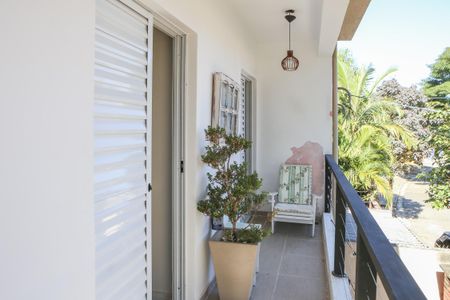 Casa à venda com 200m², 4 quartos e 1 vaga Casa à venda com 200m², 4 quartos e 1 vagaSacada do Quarto 1 e 2