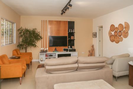 Casa à venda com 200m², 4 quartos e 1 vaga Casa à venda com 200m², 4 quartos e 1 vagaSala