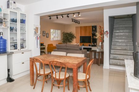 Casa à venda com 200m², 4 quartos e 1 vaga Casa à venda com 200m², 4 quartos e 1 vagaSala e Cozinha