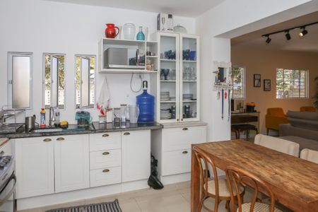 Casa à venda com 200m², 4 quartos e 1 vaga Casa à venda com 200m², 4 quartos e 1 vagaSala e Cozinha