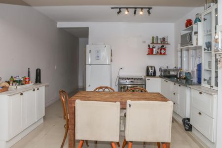 Casa à venda com 200m², 4 quartos e 1 vaga Casa à venda com 200m², 4 quartos e 1 vagaSala e Cozinha