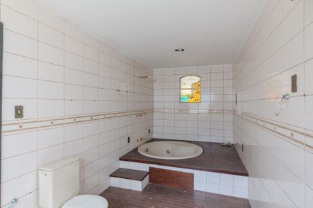 Banheiro da Suíte de casa à venda com 2 quartos, 250m² em Tristeza, Porto Alegre