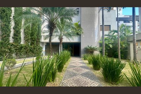 Apartamento à venda com 130m², 4 quartos e 3 vagasEntrada do prédio