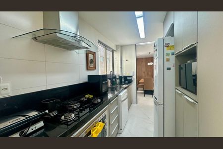 Apartamento à venda com 130m², 4 quartos e 3 vagasCozinha