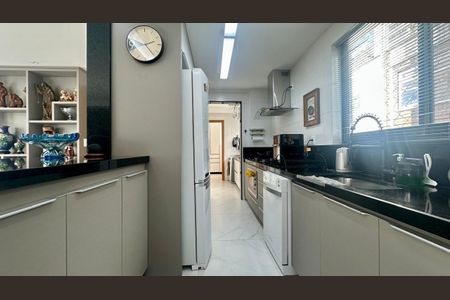 Apartamento à venda com 130m², 4 quartos e 3 vagasCozinha