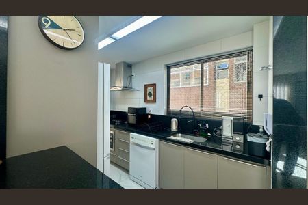 Apartamento à venda com 130m², 4 quartos e 3 vagasCozinha