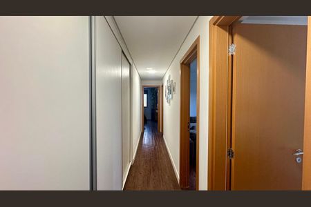 Apartamento à venda com 130m², 4 quartos e 3 vagasCorredor