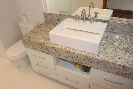 Apartamento para alugar com 133m², 3 quartos e 3 vagasBanheiro da Suíte 1