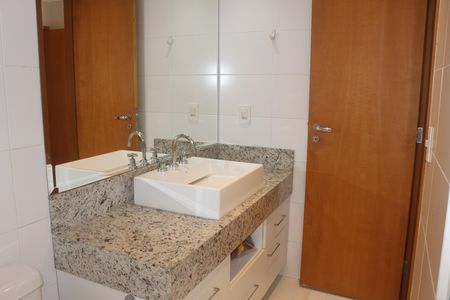 Apartamento para alugar com 133m², 3 quartos e 3 vagasBanheiro da Suíte 1