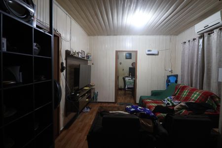 Sala de TV de casa à venda com 2 quartos, 160m² em Niterói, Canoas