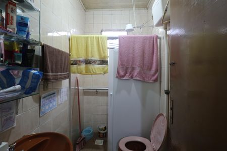 Banheiro de casa à venda com 2 quartos, 160m² em Niterói, Canoas