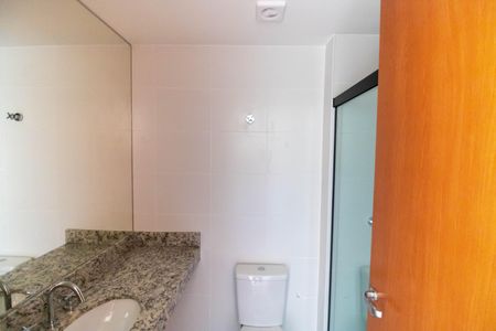 Apartamento para alugar com 100m², 2 quartos e 1 vaga Apartamento para alugar com 100m², 2 quartos e 1 vagaBanheiro da Suíte 1