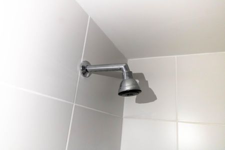 Apartamento para alugar com 100m², 2 quartos e 1 vaga Apartamento para alugar com 100m², 2 quartos e 1 vagaBanheiro da Suíte 1