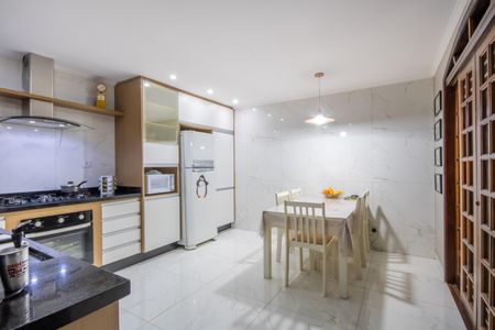 Casa à venda com 208m², 4 quartos e 2 vagas Casa à venda com 208m², 4 quartos e 2 vagasCozinha