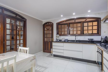 Casa à venda com 208m², 4 quartos e 2 vagas Casa à venda com 208m², 4 quartos e 2 vagasCozinha