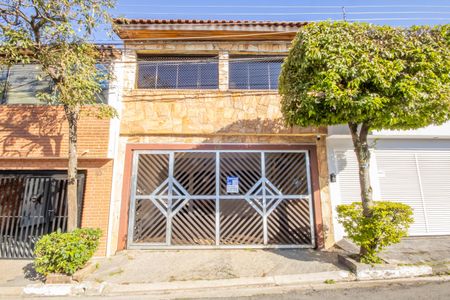 Casa à venda com 208m², 4 quartos e 2 vagas Casa à venda com 208m², 4 quartos e 2 vagasFachada