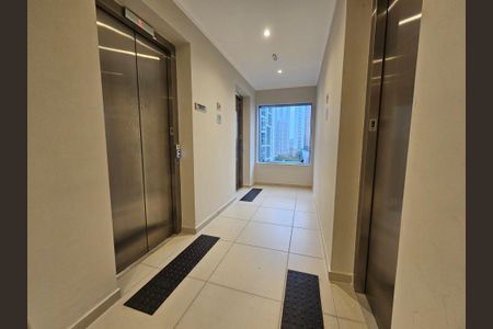 Apartamento à venda com 30m², 1 quarto e sem vaga Apartamento à venda com 30m², 1 quarto e sem vagaHall social