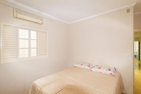 Casa à venda com 247m², 3 quartos e 2 vagasSuíte