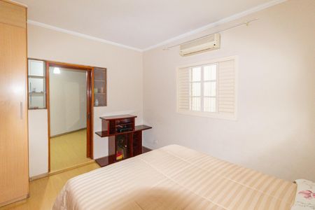 Casa à venda com 247m², 3 quartos e 2 vagasSuíte