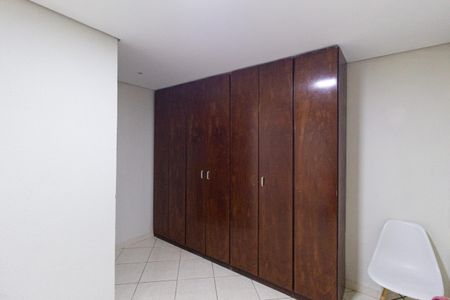 Casa à venda com 247m², 3 quartos e 2 vagasQuarto de serviço