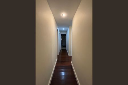 Apartamento para alugar com 220m², 3 quartos e 2 vagas Apartamento para alugar com 220m², 3 quartos e 2 vagasCorredores