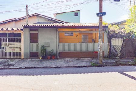 Casa à venda com 85m², 4 quartos e 2 vagasFachada