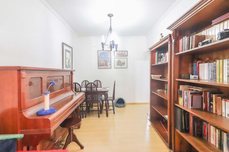 Casa à venda com 85m², 4 quartos e 2 vagasSala