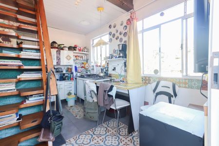 Casa à venda com 85m², 4 quartos e 2 vagasEdícula - Cozinha