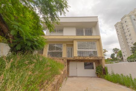 Casa para alugar com 600m², 6 quartos e 4 vagasFachada
