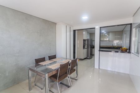 Casa à venda com 400m², 3 quartos e 3 vagas Casa à venda com 400m², 3 quartos e 3 vagasCopa/Área de Serviço