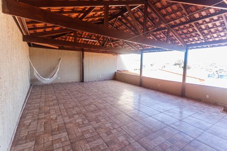 Casa à venda com 400m², 3 quartos e 3 vagas Casa à venda com 400m², 3 quartos e 3 vagasÁrea comum