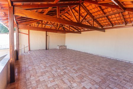 Casa à venda com 400m², 3 quartos e 3 vagas Casa à venda com 400m², 3 quartos e 3 vagasÁrea comum