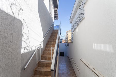 Casa à venda com 400m², 3 quartos e 3 vagas Casa à venda com 400m², 3 quartos e 3 vagasEntrada