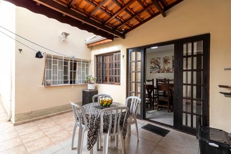 Casa de condomínio à venda com 230m², 3 quartos e 1 vaga Casa de condomínio à venda com 230m², 3 quartos e 1 vagaÁrea de Lazer