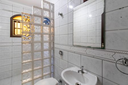 Casa à venda com 195m², 3 quartos e 3 vagasBanheiro 2