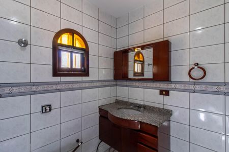 Casa à venda com 195m², 3 quartos e 3 vagasSuíte Banheiro