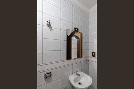 Casa à venda com 195m², 3 quartos e 3 vagasBanheiro 2