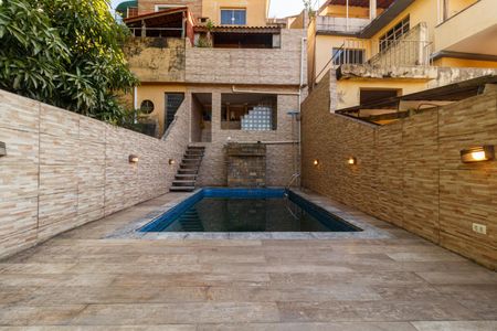 Casa à venda com 240m², 3 quartos e 5 vagasÁrea comum - Piscina