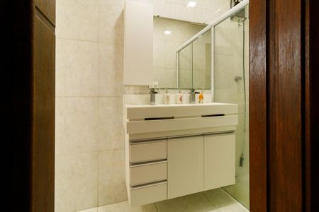 Casa à venda com 240m², 3 quartos e 5 vagasBanheiro da Suíte