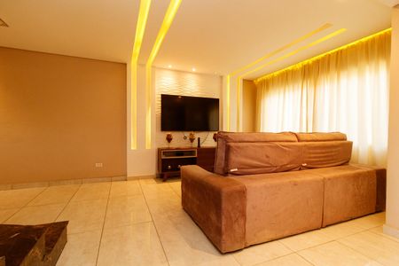 Casa à venda com 240m², 3 quartos e 5 vagasSala