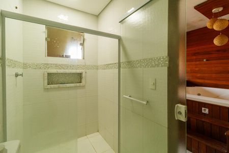 Casa à venda com 240m², 3 quartos e 5 vagasBanheiro de Serviço