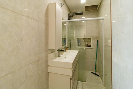 Casa à venda com 240m², 3 quartos e 5 vagasBanheiro da Suíte