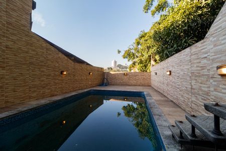 Casa à venda com 240m², 3 quartos e 5 vagasÁrea comum - Piscina