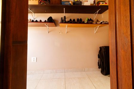 Casa à venda com 240m², 3 quartos e 5 vagasCloset da suíte